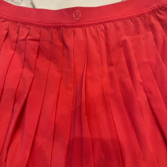 LuluLemon Pleated CoralWomen's Athletic Skirt - Picture 3 of 4